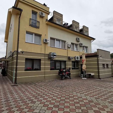 Hotel Vila Sunce Stara Pazova Eksteriør billede