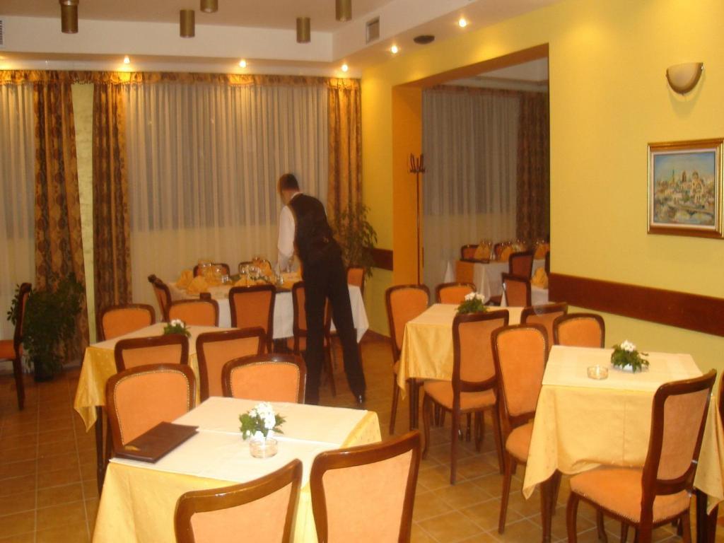 Hotel Vila Sunce Stara Pazova Eksteriør billede