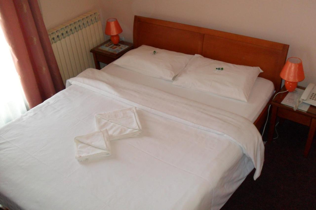 Hotel Vila Sunce Stara Pazova Værelse billede